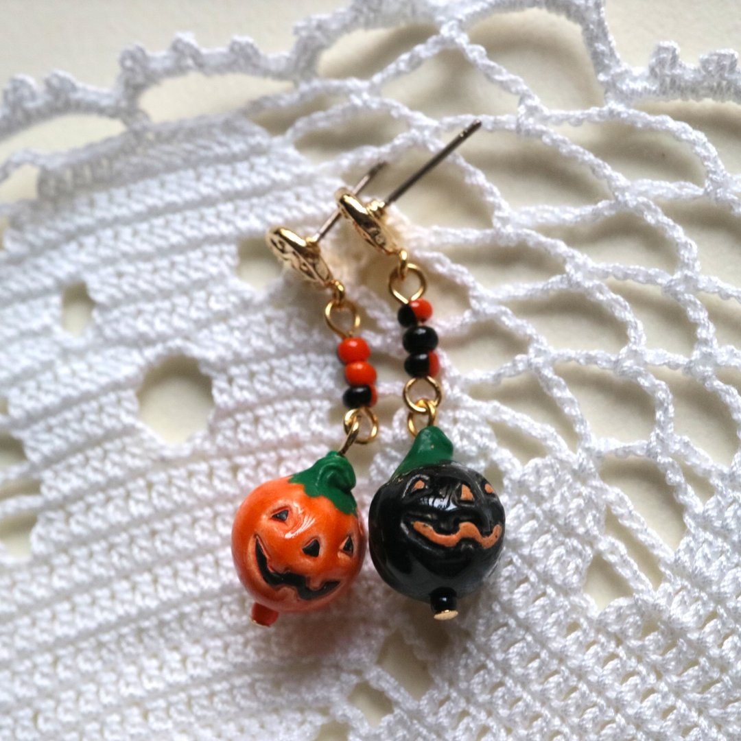 鬼怪南瓜耳环 万圣节 Halloween 鬼怪 蔬菜 南瓜 秋季 秘鲁珠饰 跳色 可爱 黑色 橘色 不对称 垂坠 - 耳环/耳夹 - 陶 橘色