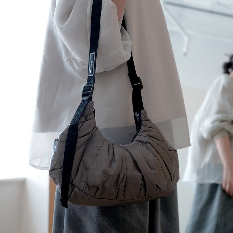 Miyansol韩国皱皱水饺包-D.月夜灰 轻量防泼水 大容量 - 侧背包/斜挎包 - 纸 灰色