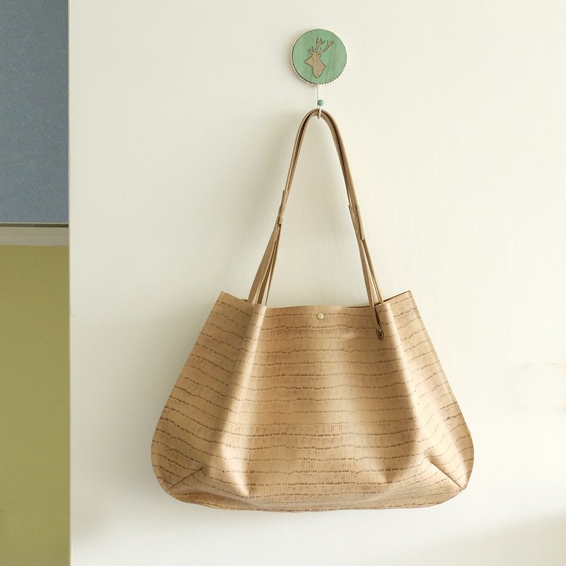 鳄鱼的优雅　小牛皮摺线圆角包　浅驼色　鳄鱼纹 - 侧背包/斜挎包 - 真皮 卡其色