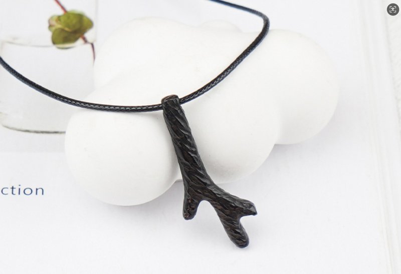 簡約手作 檀木树枝吊坠锁骨链 - 项链 - 木头 黑色