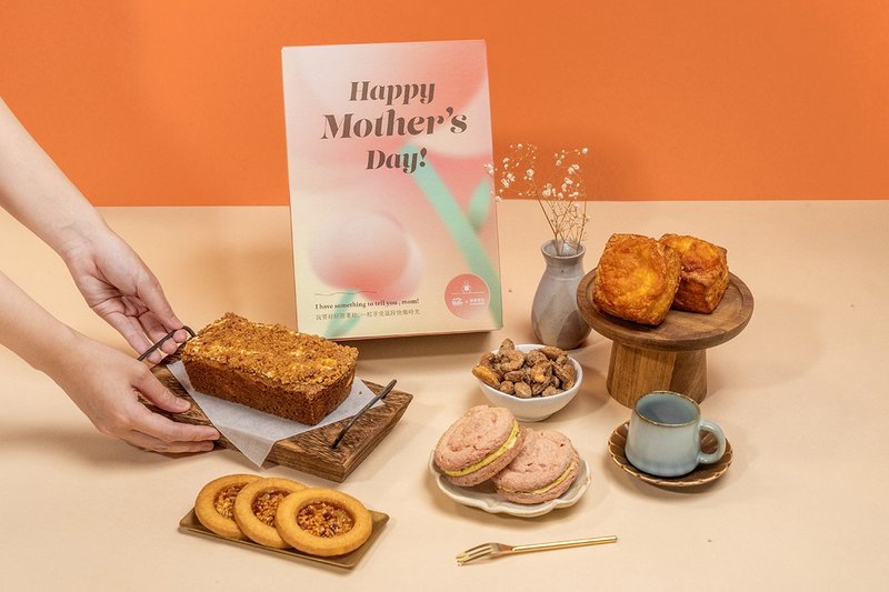 【限时包邮】经典美式红萝卜母亲节礼盒- 读历书店feat.胖死我太 - 蛋糕/甜点 - 纸 粉红色
