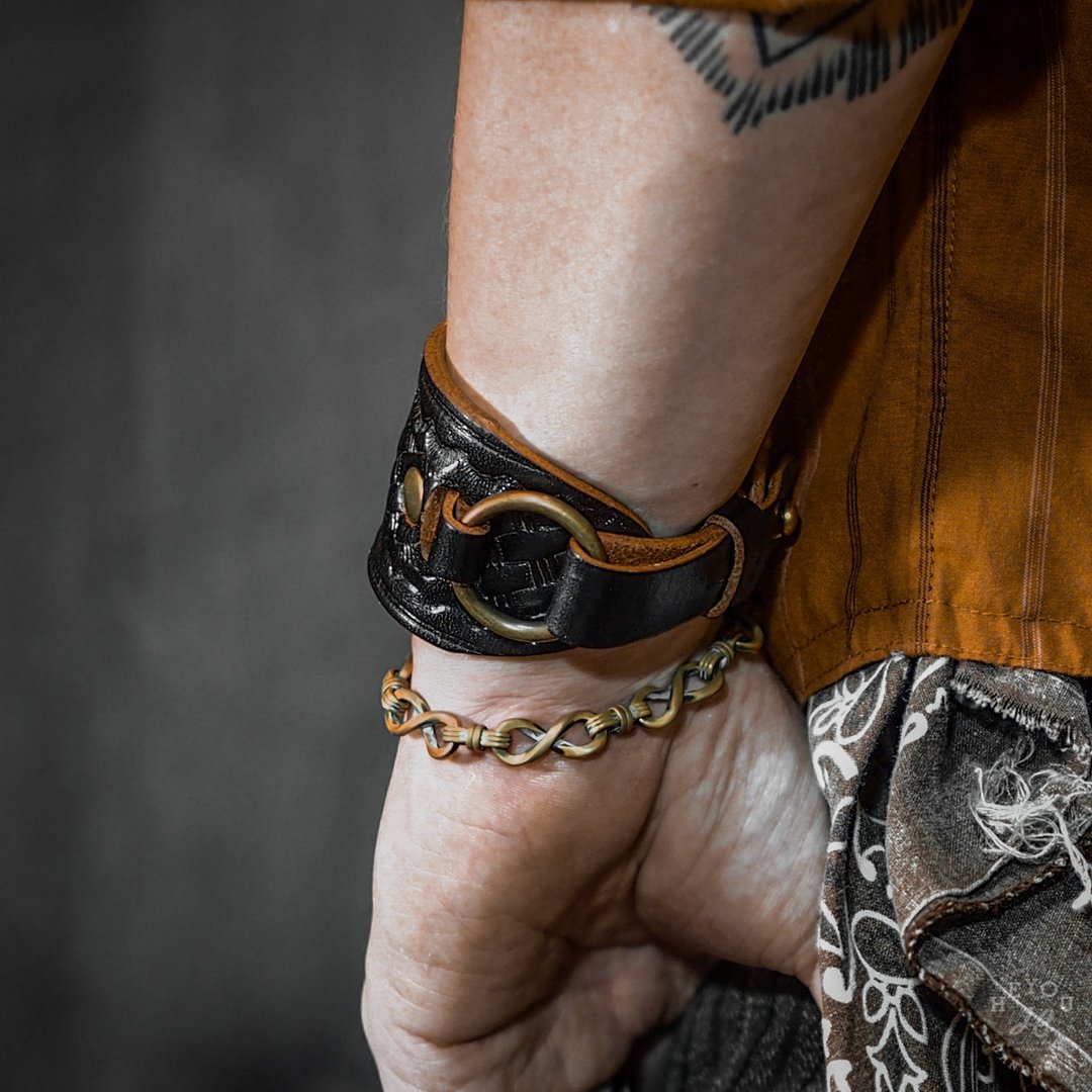 Tooled Leather Cuff 篮纹皮革手环 - 手链/手环 - 真皮 多色