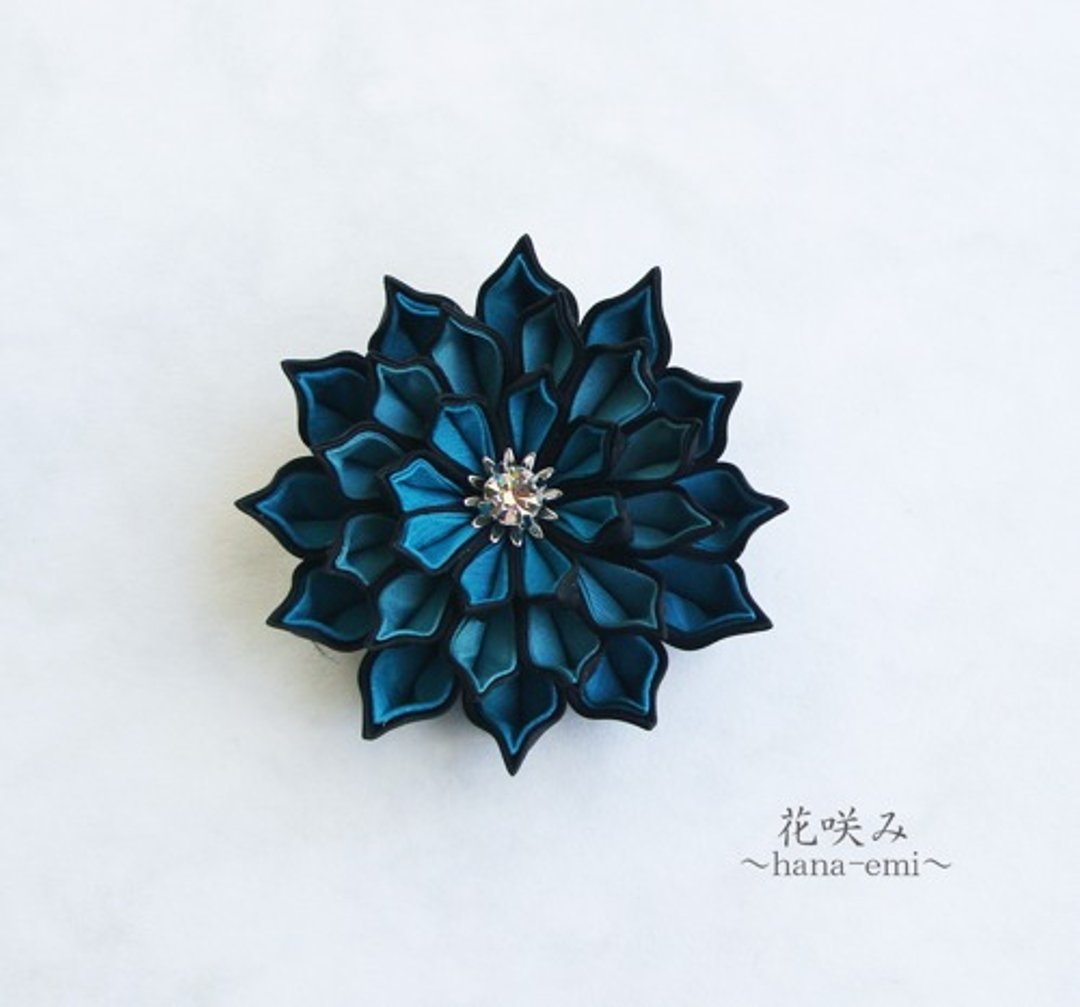 花咲み 饰花/胸针 闪耀 Black 绿色 Tsumami Zaiku - 胸针 - 棉 绿色