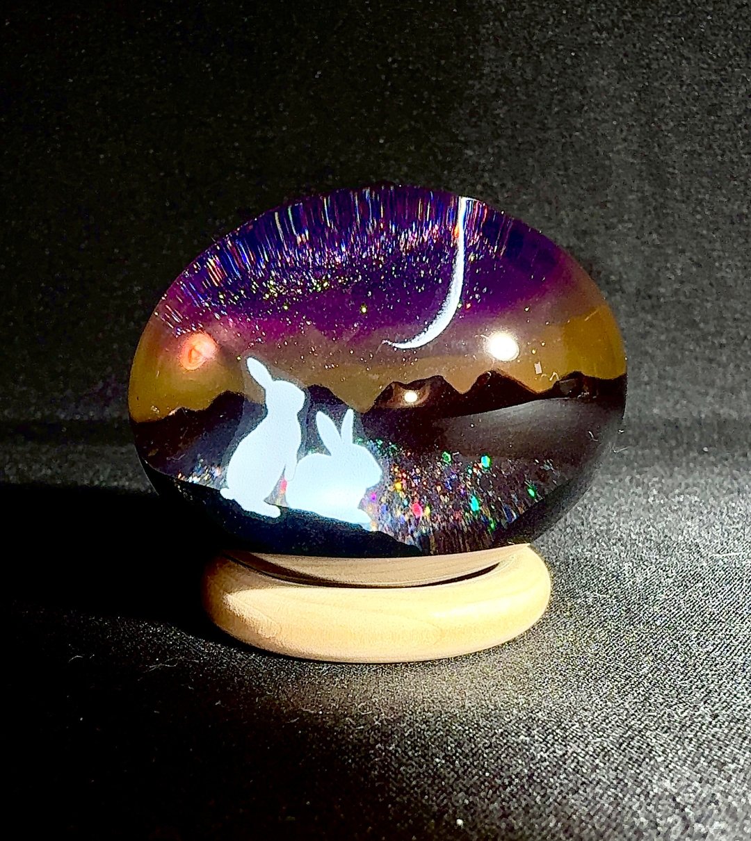 依偎的兔子与魔幻时刻树脂艺术 Rabbits & Magic Hour Night Oval - 摆饰 - 树脂 多色
