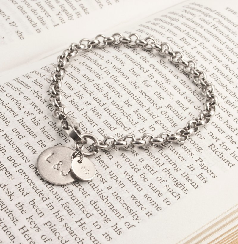 La Don 拉冬 - 不锈钢扣式手链 - 相扣 - 敲字吊牌 - 手链/手环 - 其他金属 灰色