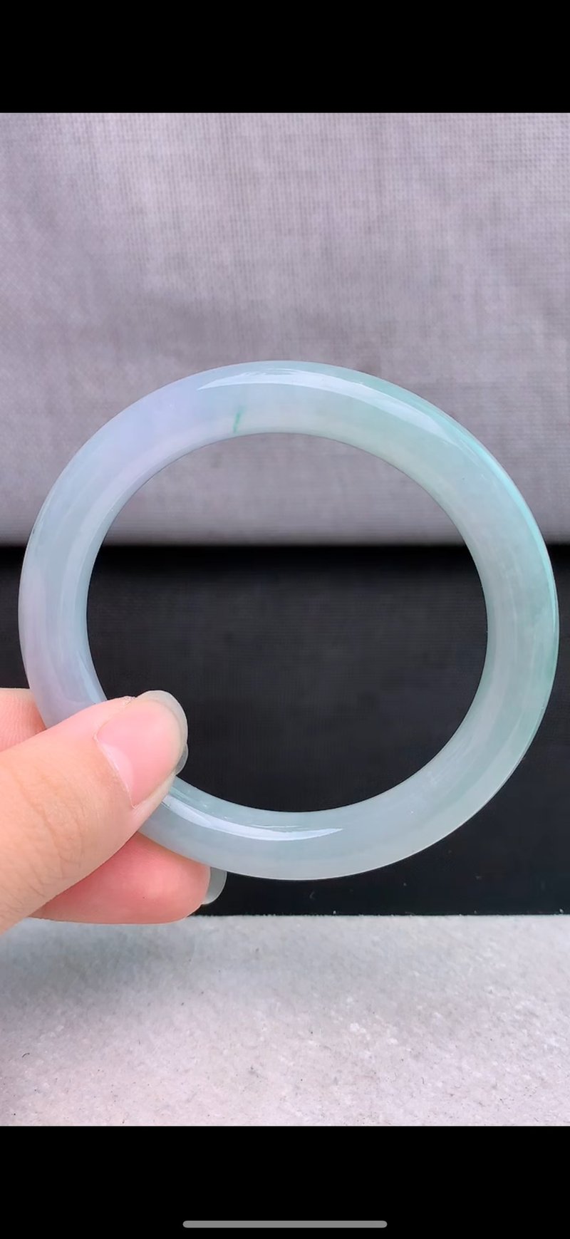 冰种翡翠天然翡翠玉镯 A玉手镯 玉鈪 • 飘花翡翠圆镯 - 手链/手环 - 玉石 绿色