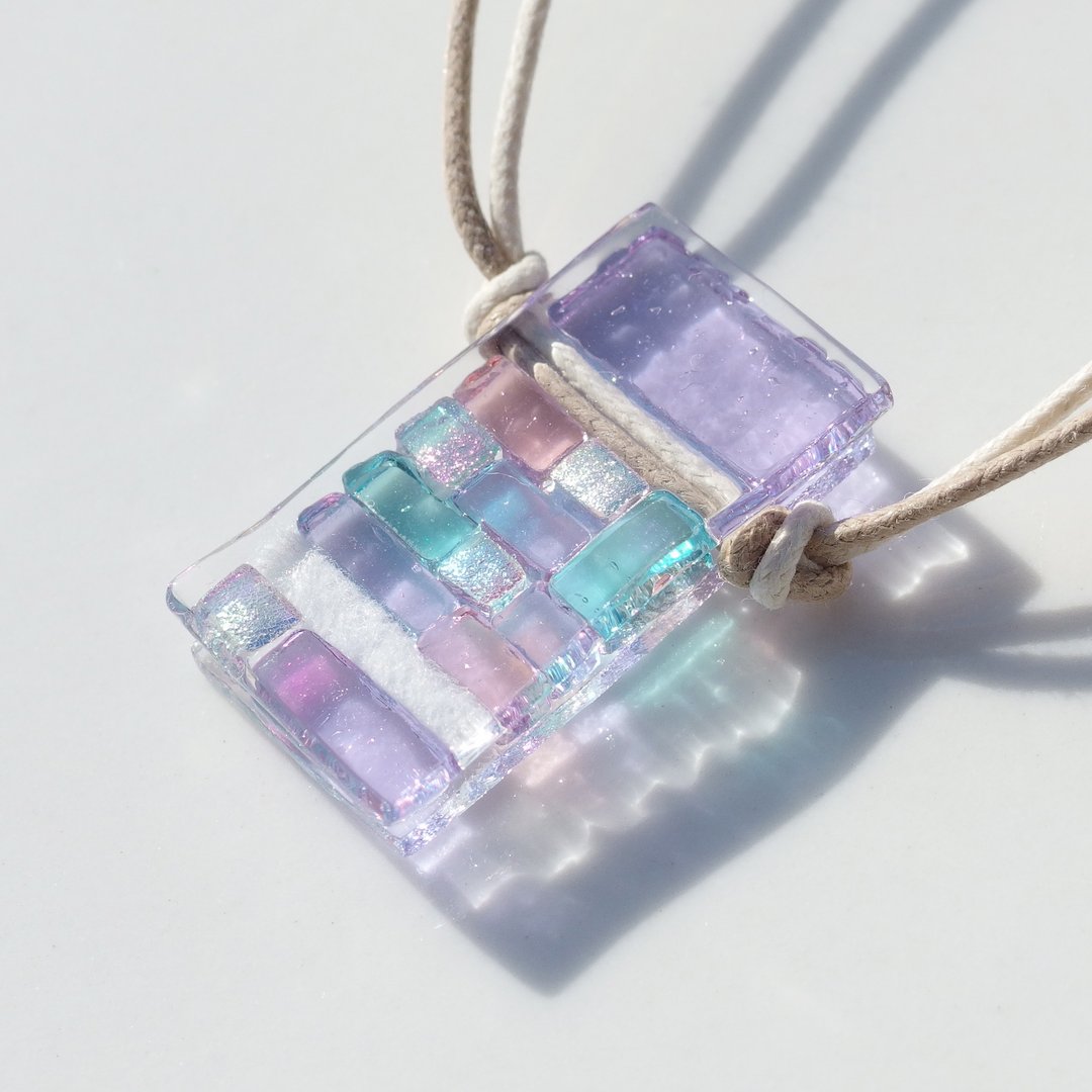 Shining fragrant glass that changes color (Kaoru [Aurora] [Magic]) Aroma pendant [Made to order] - 项链 - 玻璃 紫色