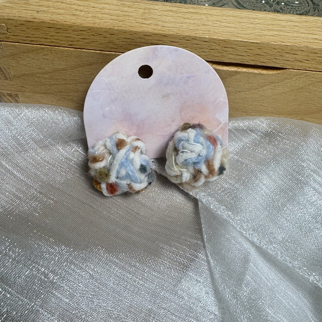 MUMU 蓝莓起司毛茸球球耳环 HAND MADE - 耳环/耳夹 - 棉 
