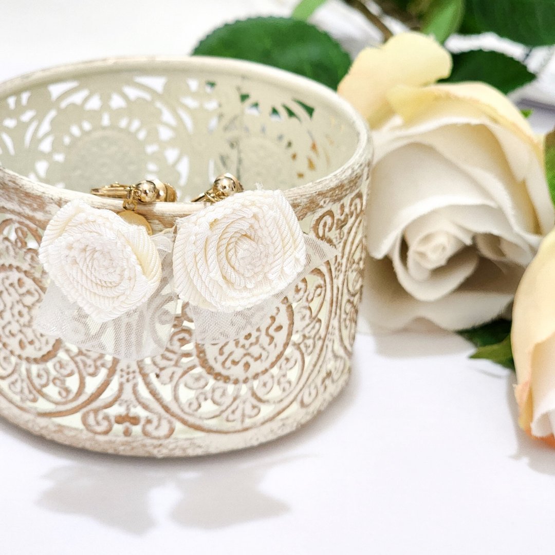 耳环 (WhiteRose Frill) - 耳环/耳夹 - 其他材质 白色