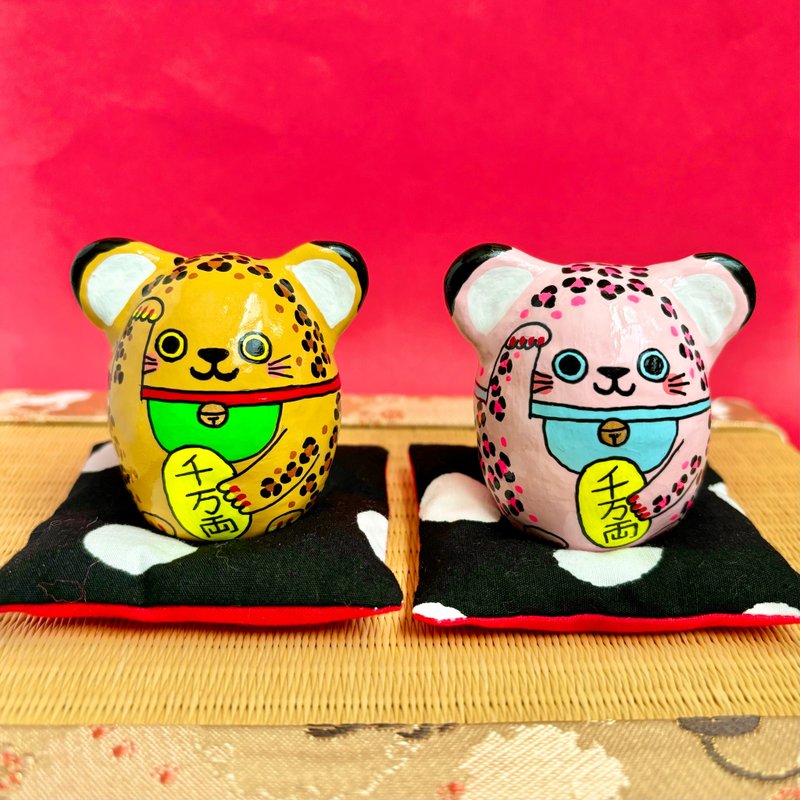 招财猫　豹　它在右边。【大】粉红色 - 摆饰 - 粘土 粉红色