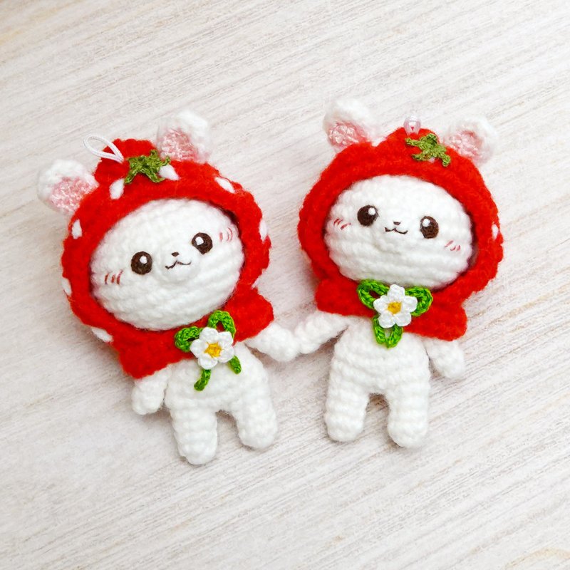 毛线编织/草莓帽兔兔/钥匙圈 - 钥匙链/钥匙包 - 其他人造纤维 红色