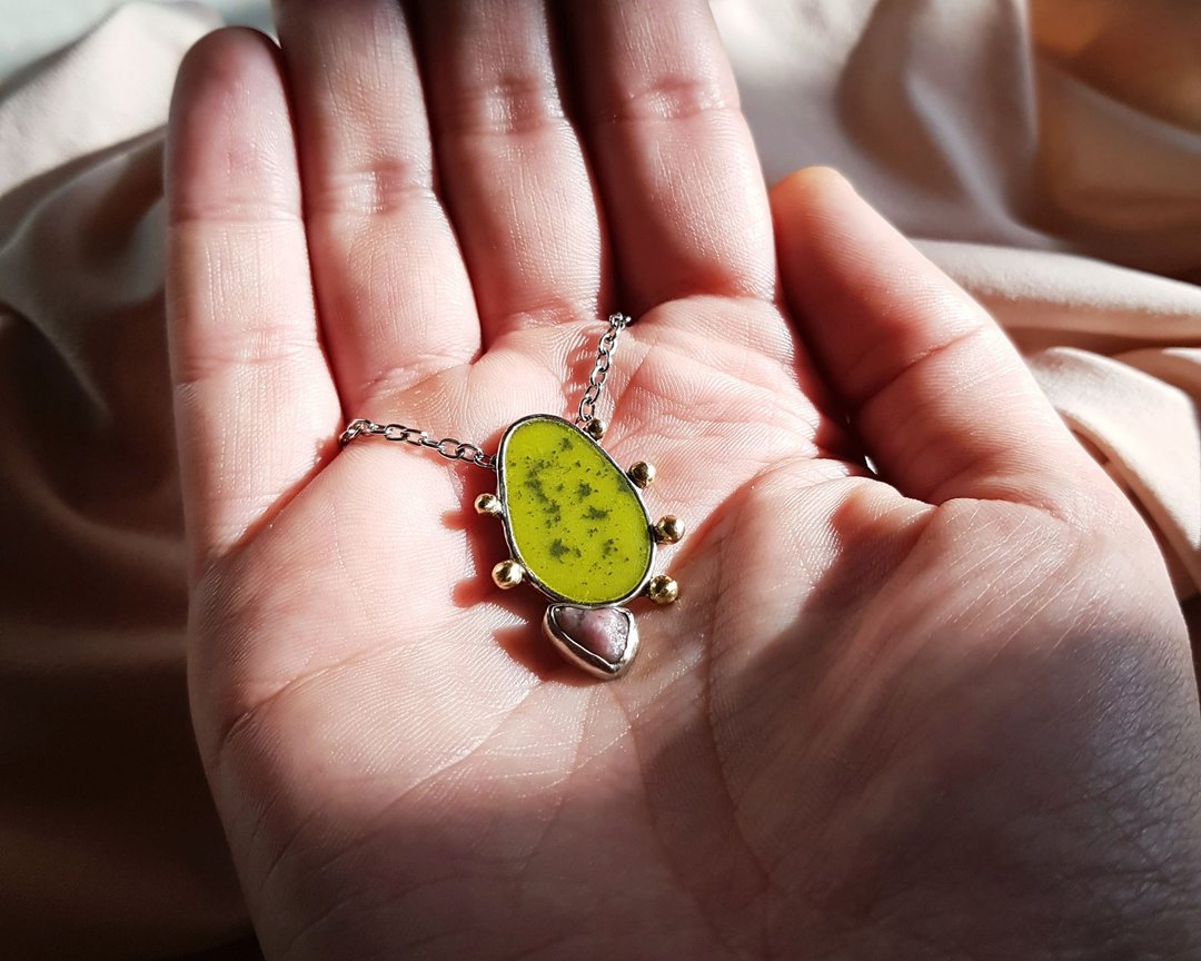 Cactus pendant with tourmaline, green enamel pendant - 项链 - 珐琅 绿色