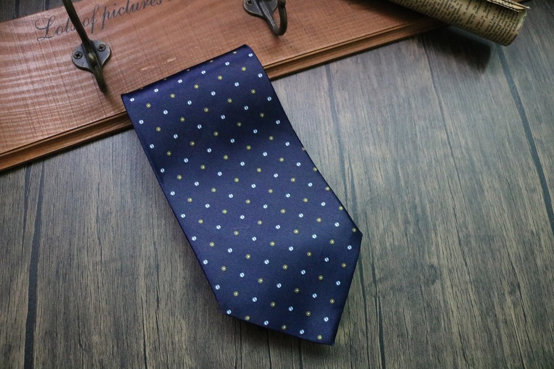 深蓝色小圆点领带/真丝型男商务休闲necktie - 领带/领带夹 - 丝．绢 蓝色
