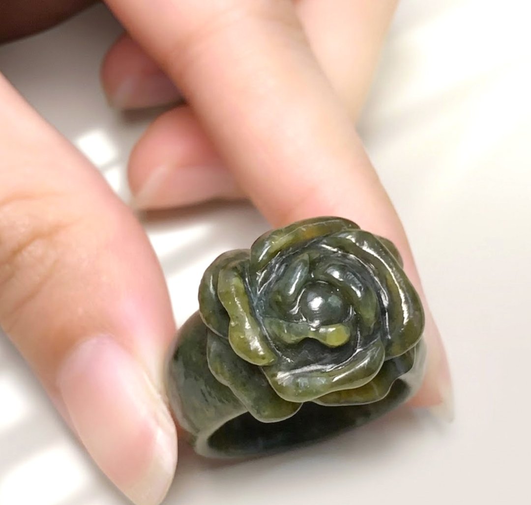 秋香绿翡翠牡丹花玉戒 | 国际 14 围 | 天然缅甸玉 A 货翡翠 | 送礼 - 戒指 - 玉石 绿色