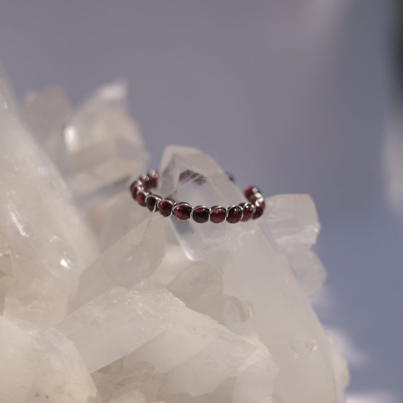 石榴石串珠戒指 简约款矿石戒指 Garnet 手做戒指 - 戒指 - 半宝石 紫色