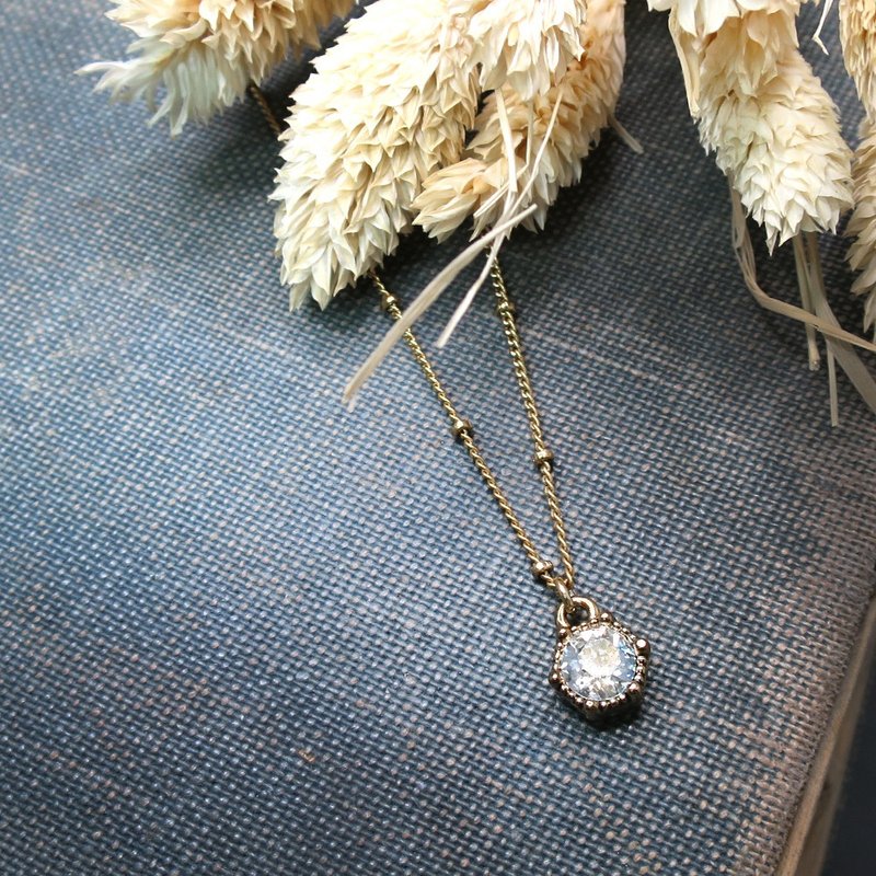 VIIART。点滴-月牙白。Vintage施华洛世奇钻镀古金锁骨项链 - 颈链 - 宝石 白色