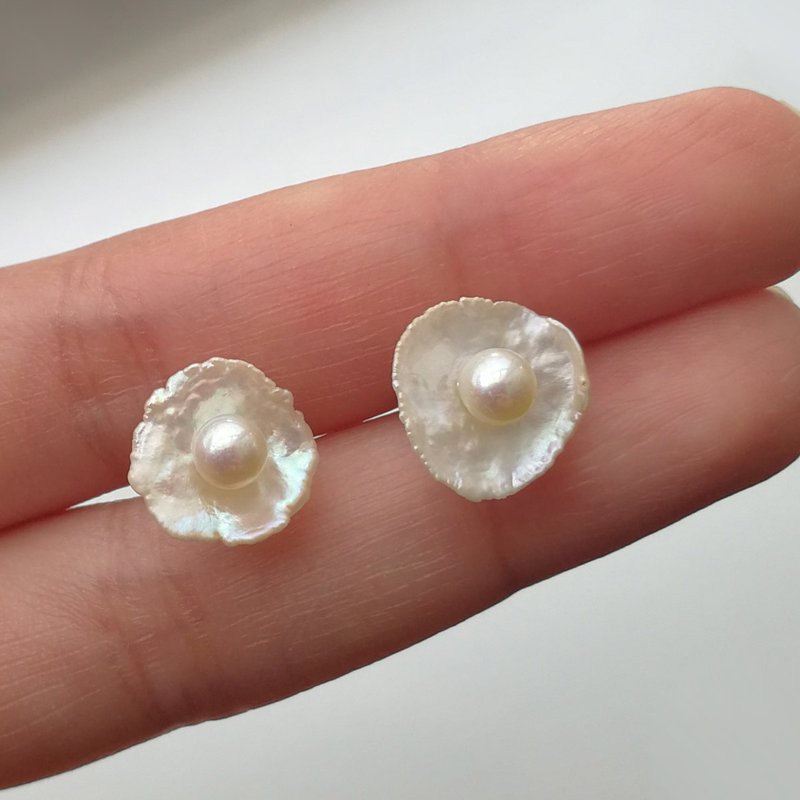 Breakfast- 白色淡水珍珠配925纯银耳环 - 耳环/耳夹 - 珍珠 白色