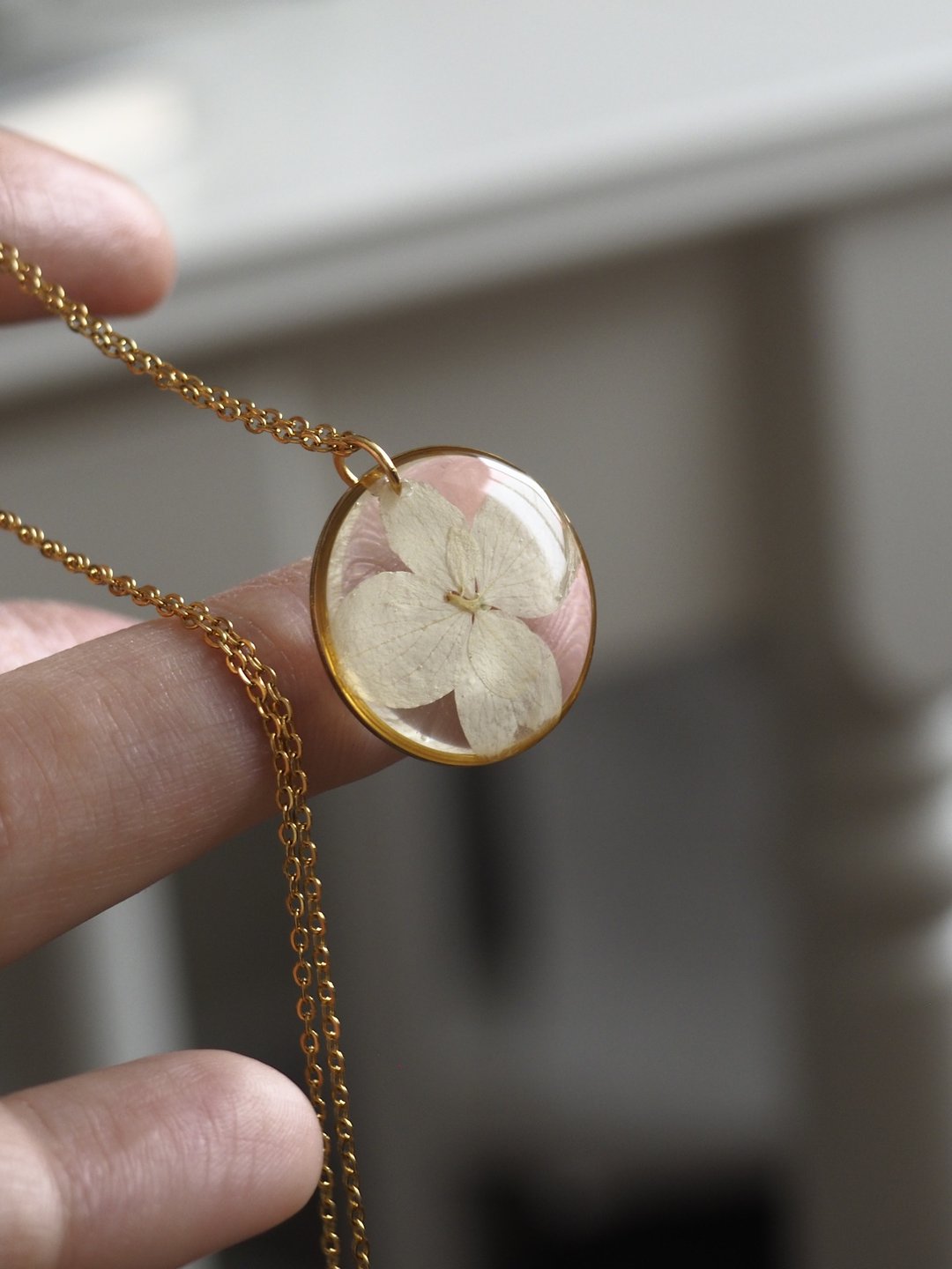 Pressed hydrangea necklace, Real flower necklace, Dry flower steel necklace - 项链 - 植物．花 金色