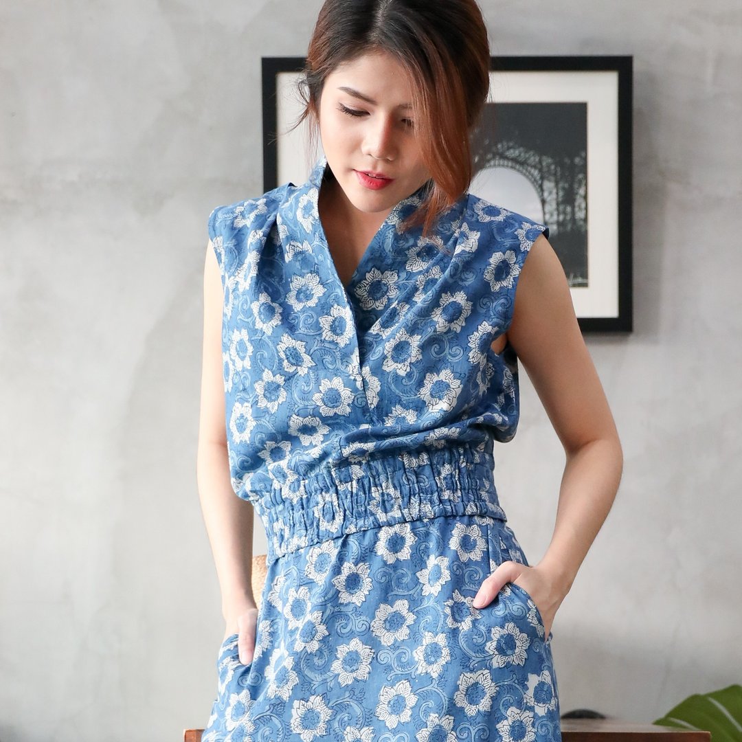 Natural Cotton Blouse with detailed Collar Summer Blouse - Blue and white - 女装上衣 - 棉 蓝色