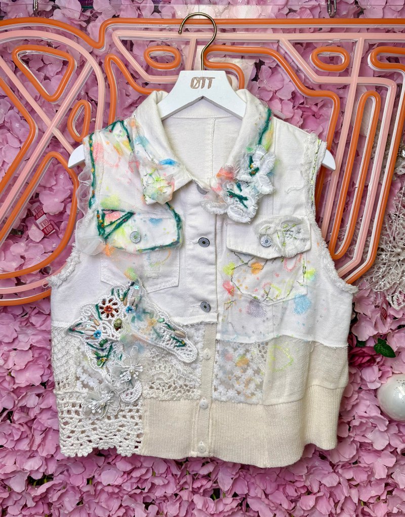 OTT 独一无二•Unique 日系白色小清新粉彩珠绣洗水牛仔背心外套 - 女装休闲/机能外套 - 棉．麻 白色