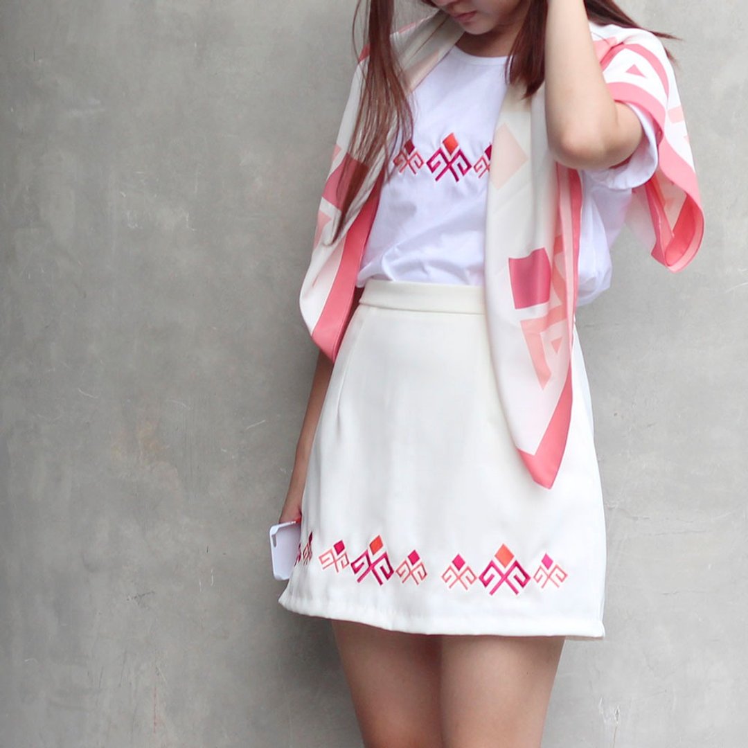 PAEDKHOR Skirt (White with Red) - 裙子 - 绣线 白色