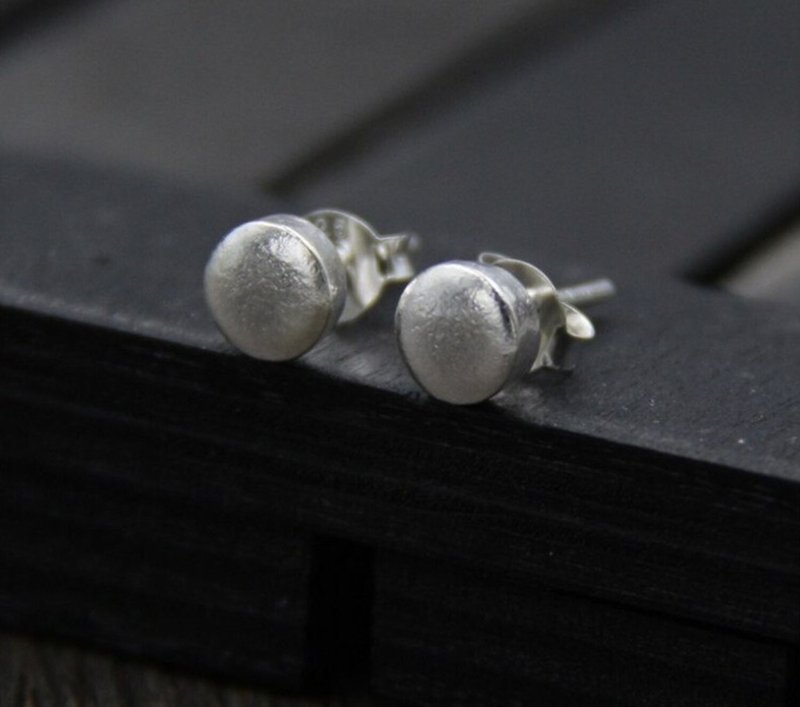 Real S 925 Sterling Silver 5.5MM MINI Size Solid Round Stud Earrings Simple - 耳环/耳夹 - 纯银 银色