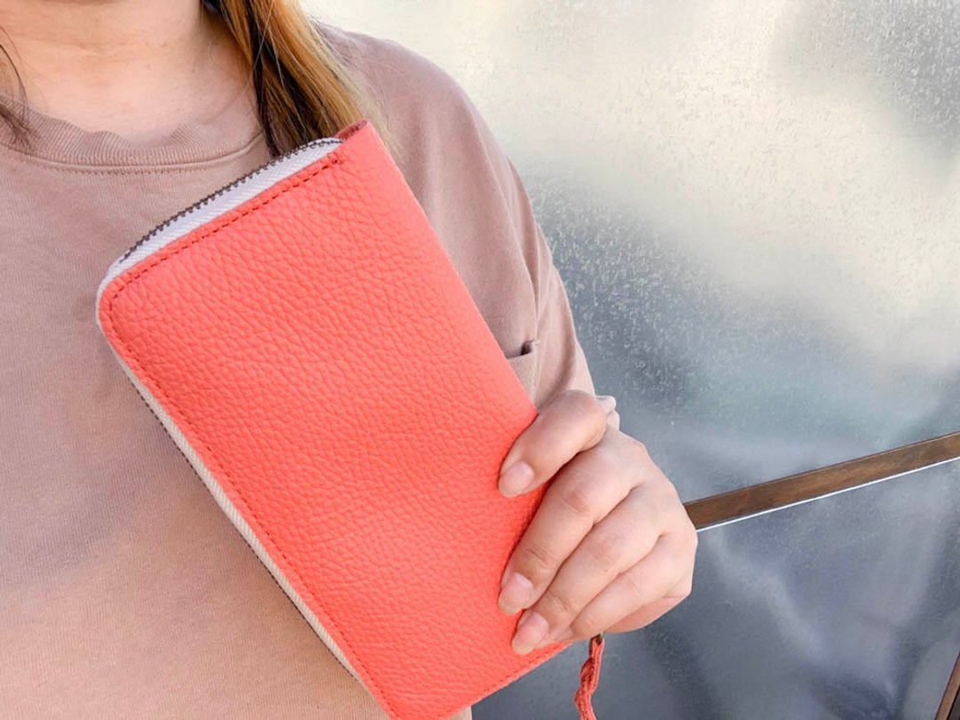 CLAY Sun-like red clay zip wallet that you always want to have CZW-RWR-R - 皮夹/钱包 - 真皮 红色
