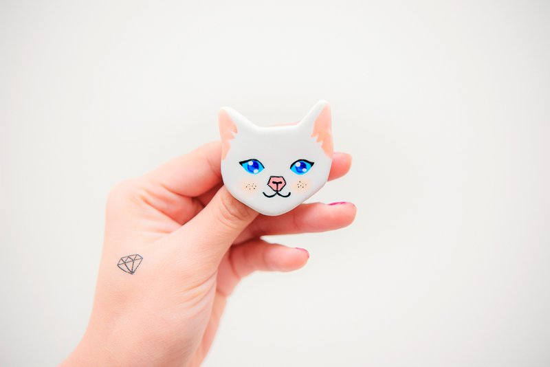 宠物毛宝贝猫咪系列/白猫ネコ别针/胸针 - 胸针 - 粘土 多色