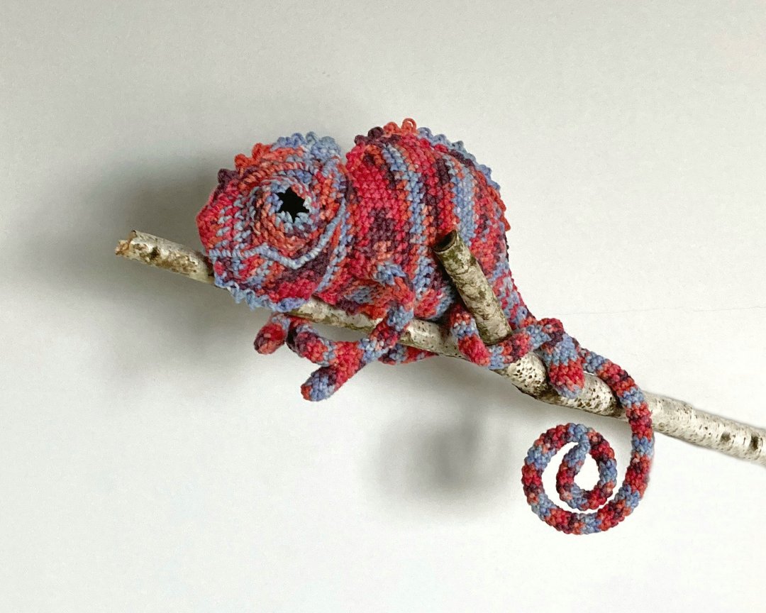 红色的 Amigurumi 变色龙、钩针蜥蜴、手工变色龙 - 玩具/玩偶 - 棉 红色
