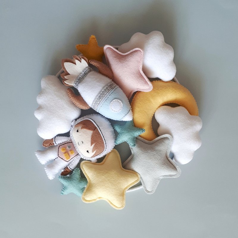 Girl astronaut nursery mobile, Space baby mobile with rocket moon, Baby girl - 玩具/玩偶 - 其他材质 多色