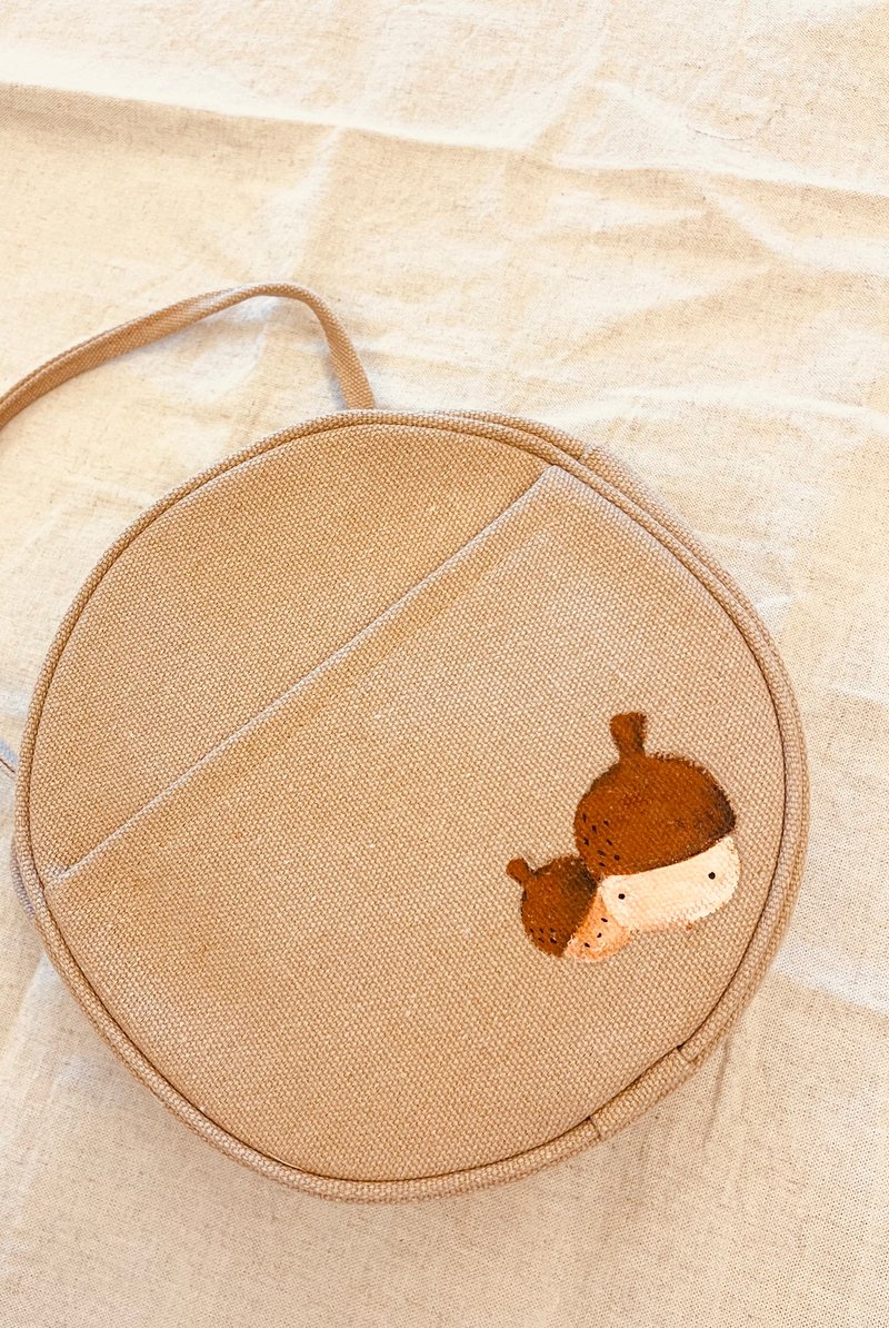 手感。慢起—手绘包x松鼠与小栗子小包 帆布包 小孩包 肩背 侧背 - 侧背包/斜挎包 - 棉．麻 咖啡色