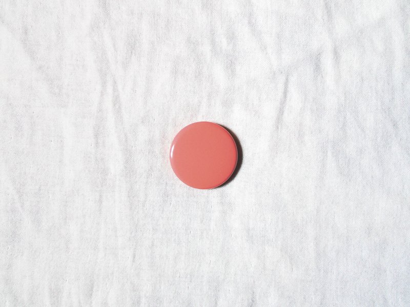 日式酸梅 胸章/徽章/别针/胸针 - 胸针 - 其他金属 红色