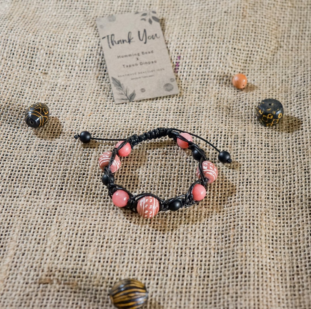 Pottery bead &amp; Rhodonite Handmade Bracelet - 手链/手环 - 其他材质 黑色