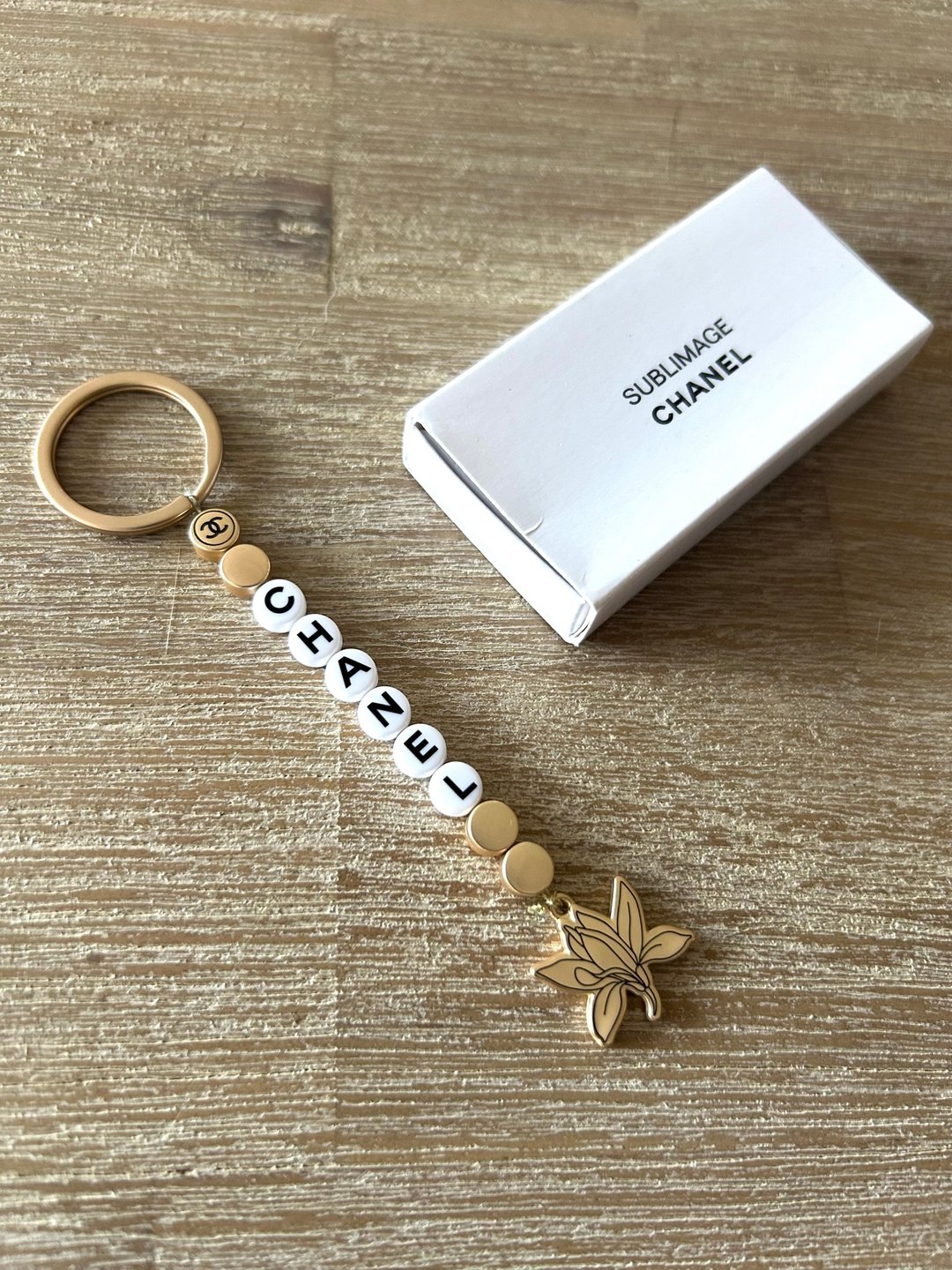 日本中古二手 CHANEL 金色花朵串珠钥匙扣/挂饰 - 吊饰 - 其他材质 白色