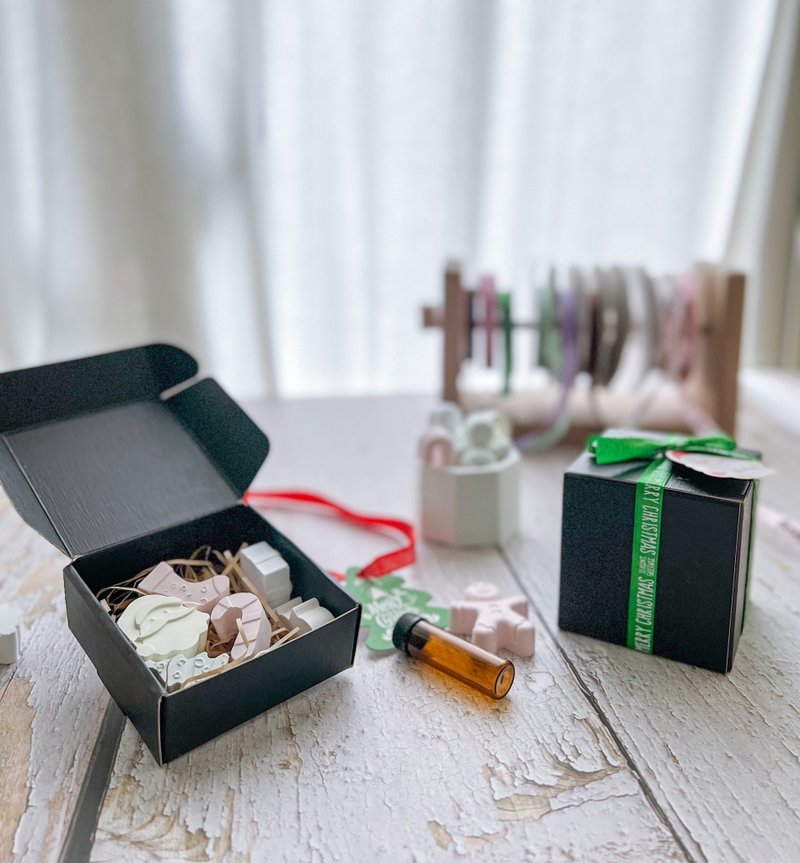 【 圣诞礼盒 DIY材料包 】可做两款礼盒  / 圣诞树 姜饼人 雪人 - 蜡烛/香氛/手工皂 - 其他材质 