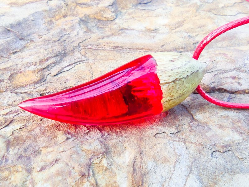 火狼皇獠牙挂件 - 项链 - 树脂 红色