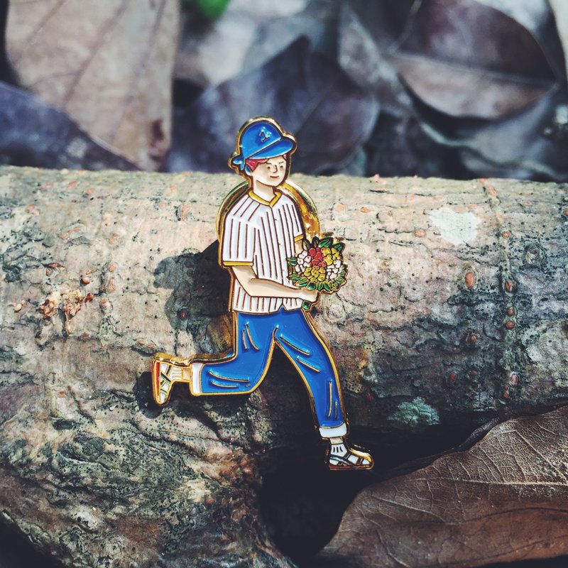 #22 送花男孩 别针/胸针/扣针 - 胸针 - 其他金属 白色