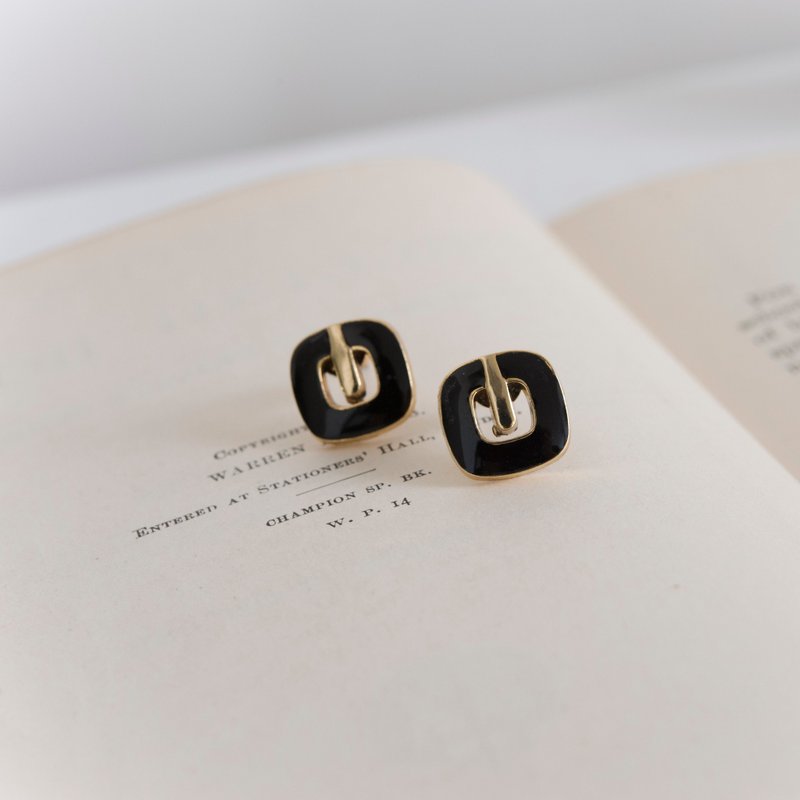 Vintage 绝版品 早期钮扣手工耳环 - 黑砖方块酥 - 耳环/耳夹 - 塑料 黑色