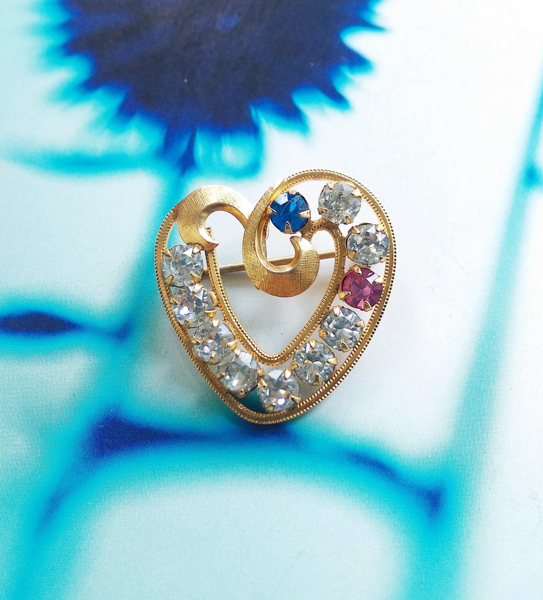 Vintage Jewelry 西洋古董饰品 DCE 14K包金 小巧 爱心彩钻 别针 - 徽章/别针 - 其他金属 金色