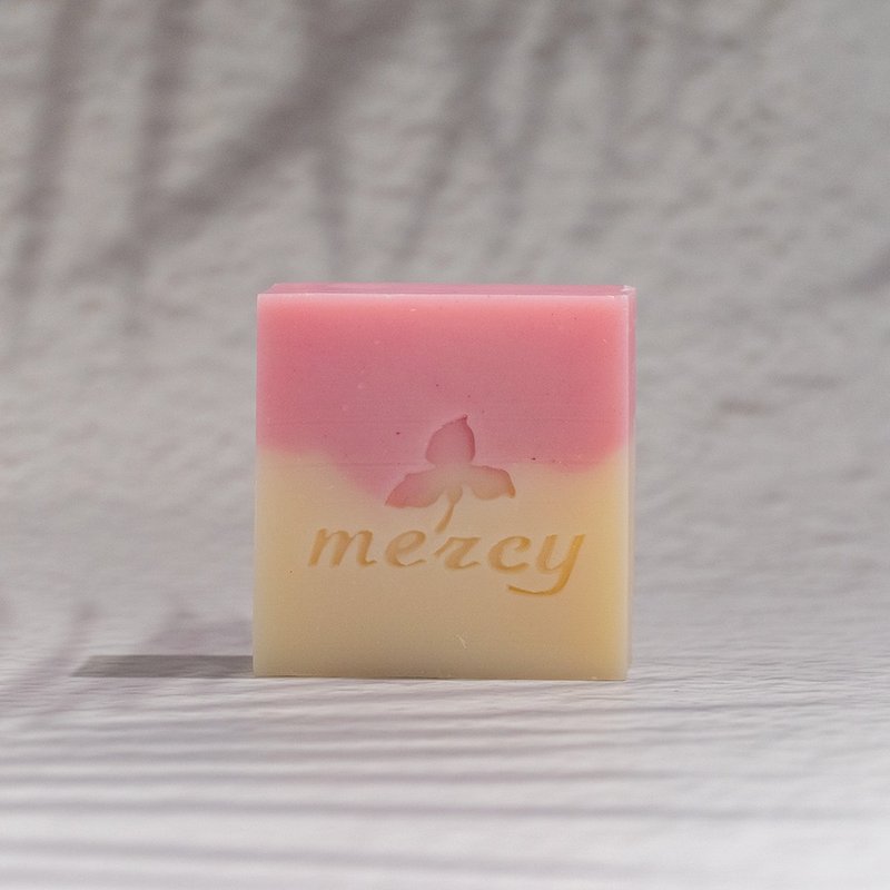 红琉璃玫瑰精油手工皂 - 肥皂/手工皂 - 其他材质 粉红色