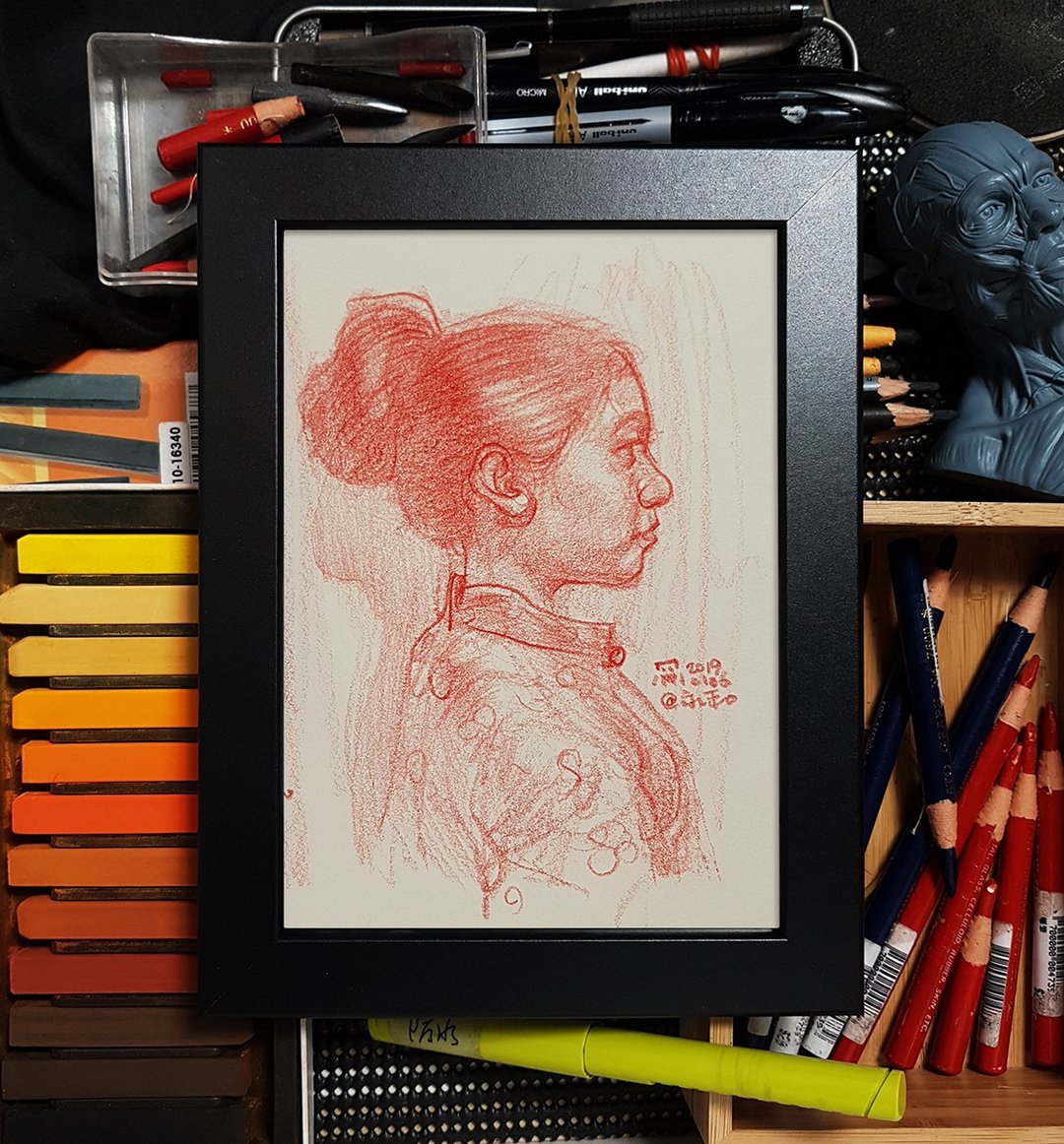 单人蜡笔速写风格肖像画 - 订制画像 - 纸 红色