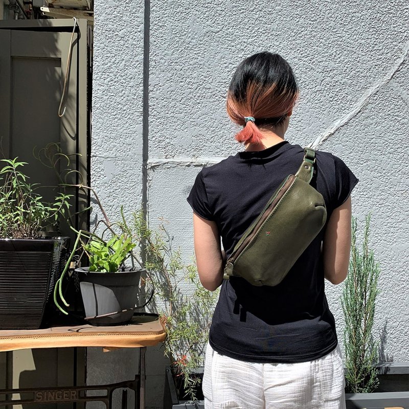 Luvo / 蓬松斜背包【6色牛革】刺绣与缝线免费定制 日本制 jb-75 - 侧背包/斜挎包 - 真皮 橘色