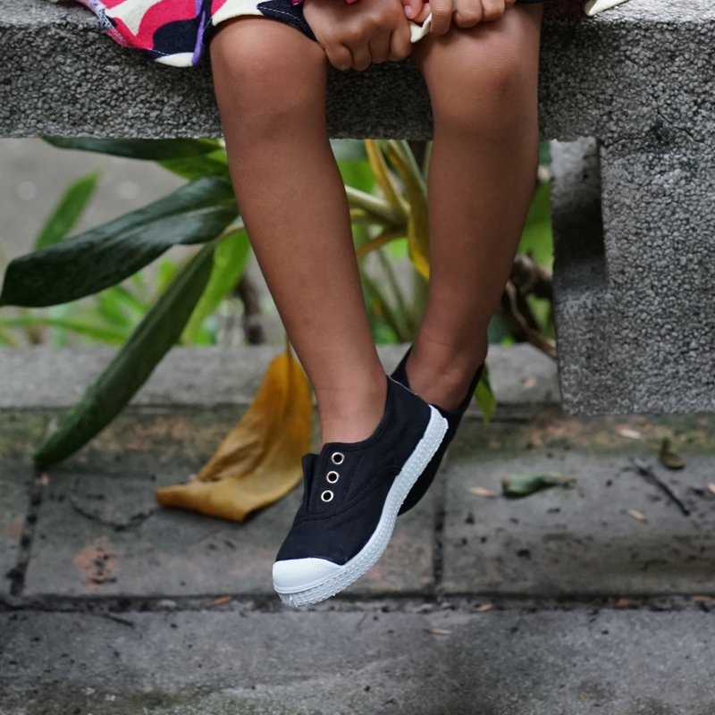 西班牙国民帆布鞋 CIENTA 70997 01 黑色 经典布料 童鞋 - 童装鞋 - 棉．麻 黑色