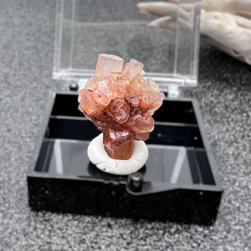 绽序。矿石 原矿 疗愈 整理情绪 平衡 l 霰石 矿标 l - 摆饰 - 水晶 多色