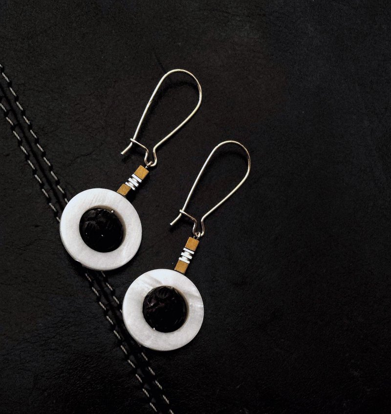 贝母环黑檀木祥云珠912纯银镀白金耳针耳环连礼盒 - 耳环/耳夹 - 木头 黑色