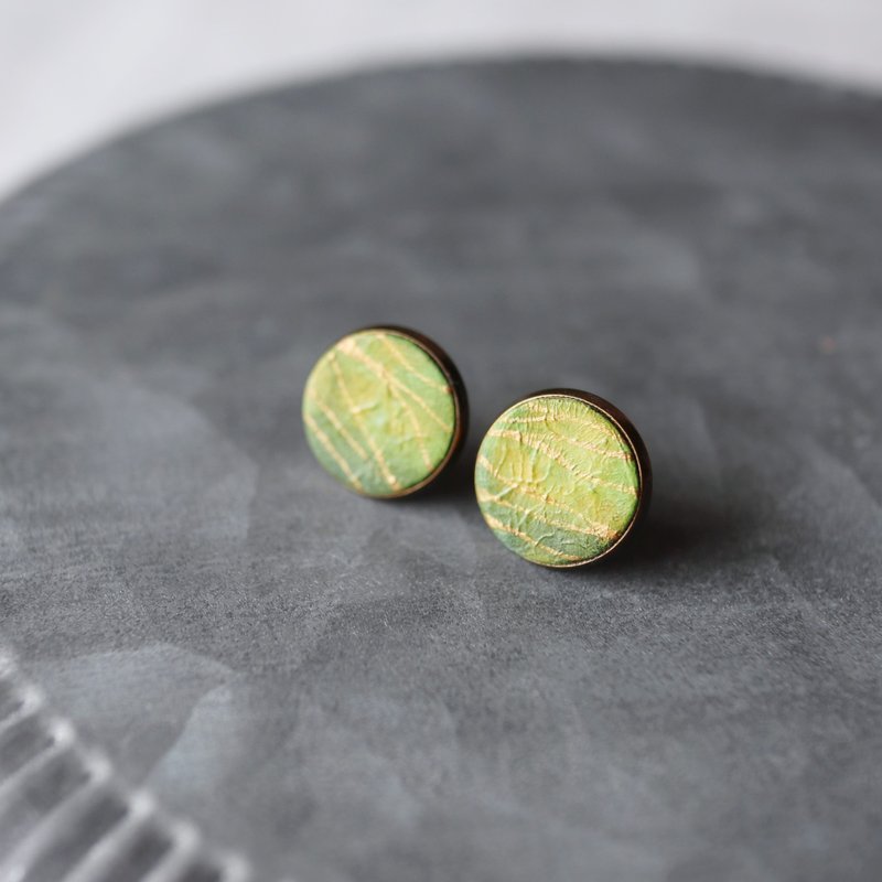 18:06 PM 渐渐 / 草绿 - 皮革耳环 / 黄铜耳环 / 耳针耳夹 - 耳环/耳夹 - 真皮 绿色