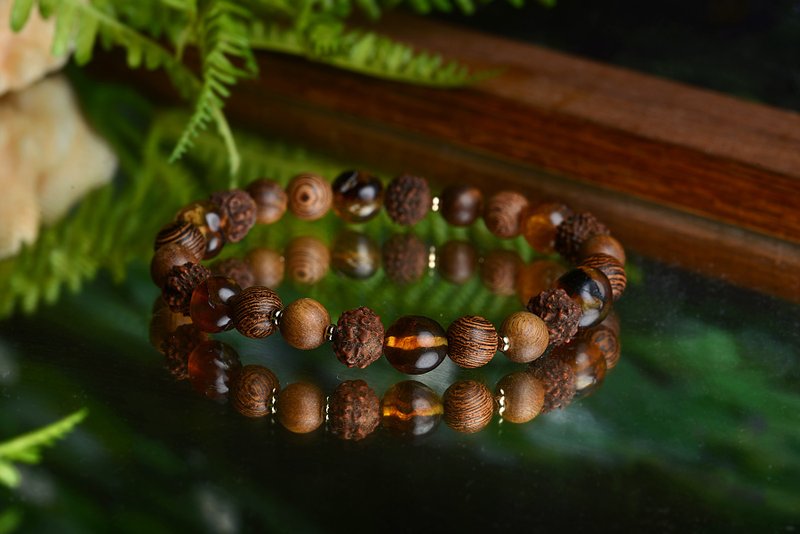 【VVEDA AMBER】沉定。古寺/手工打磨植物茶珀/金剛菩提/雞翅木 - 手链/手环 - 水晶 咖啡色