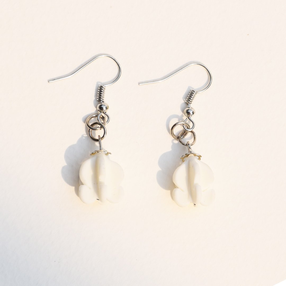 Thai Clay Flower Earrings - 耳环/耳夹 - 其他材质 白色