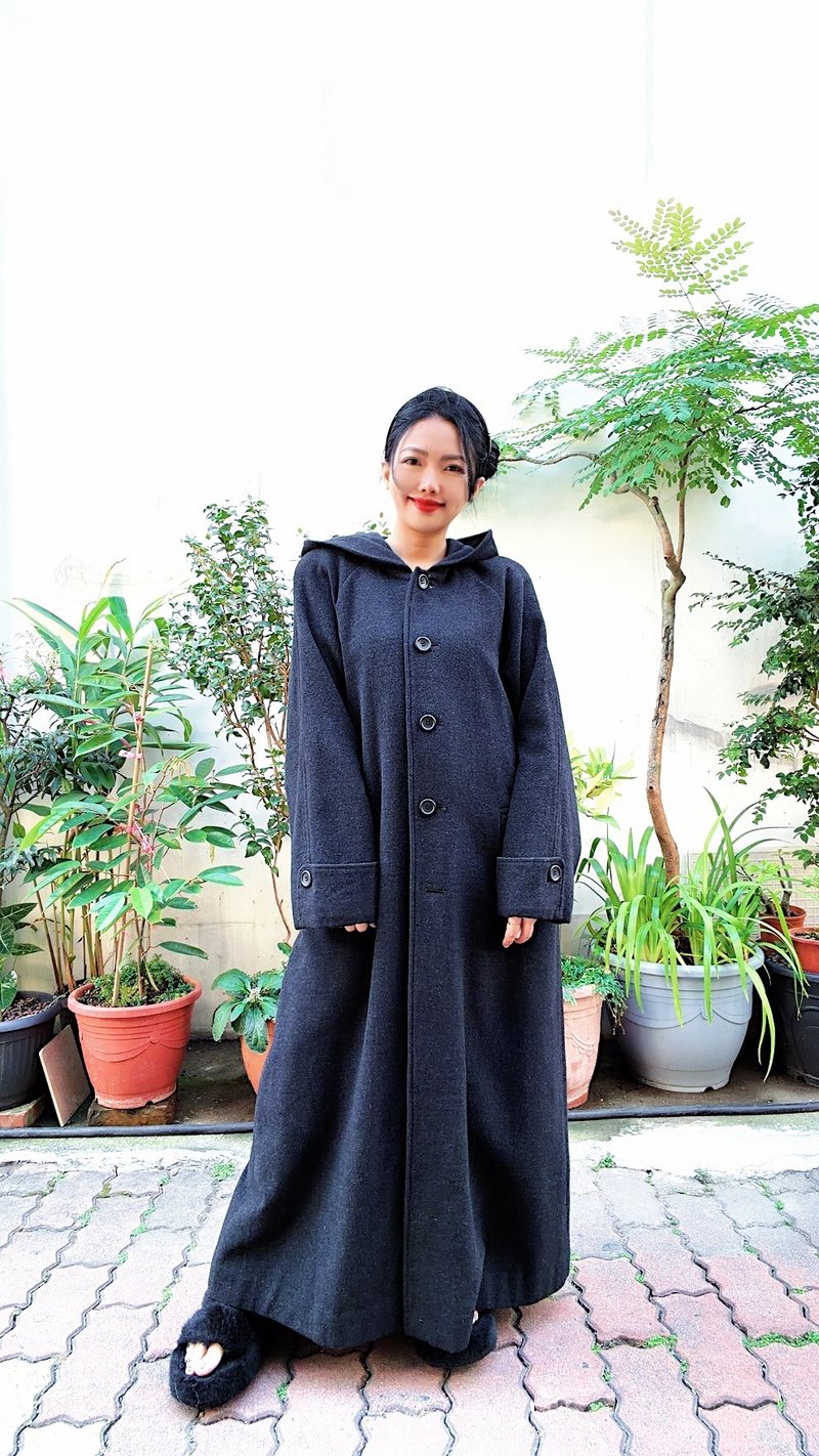 深深灰色连帽素面翻袖口袋 A字版型 排扣极长版长大衣外套 男女可 - 女装休闲/机能外套 - 羊毛 灰色