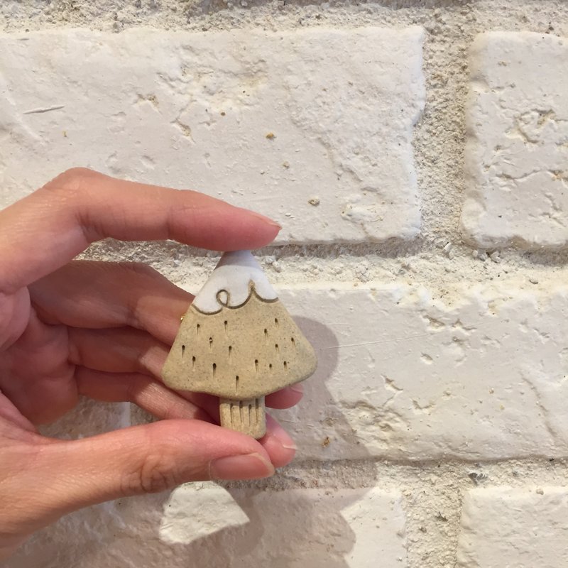 冬季森林系列 陶制胸针 - 胸针 - 陶 咖啡色